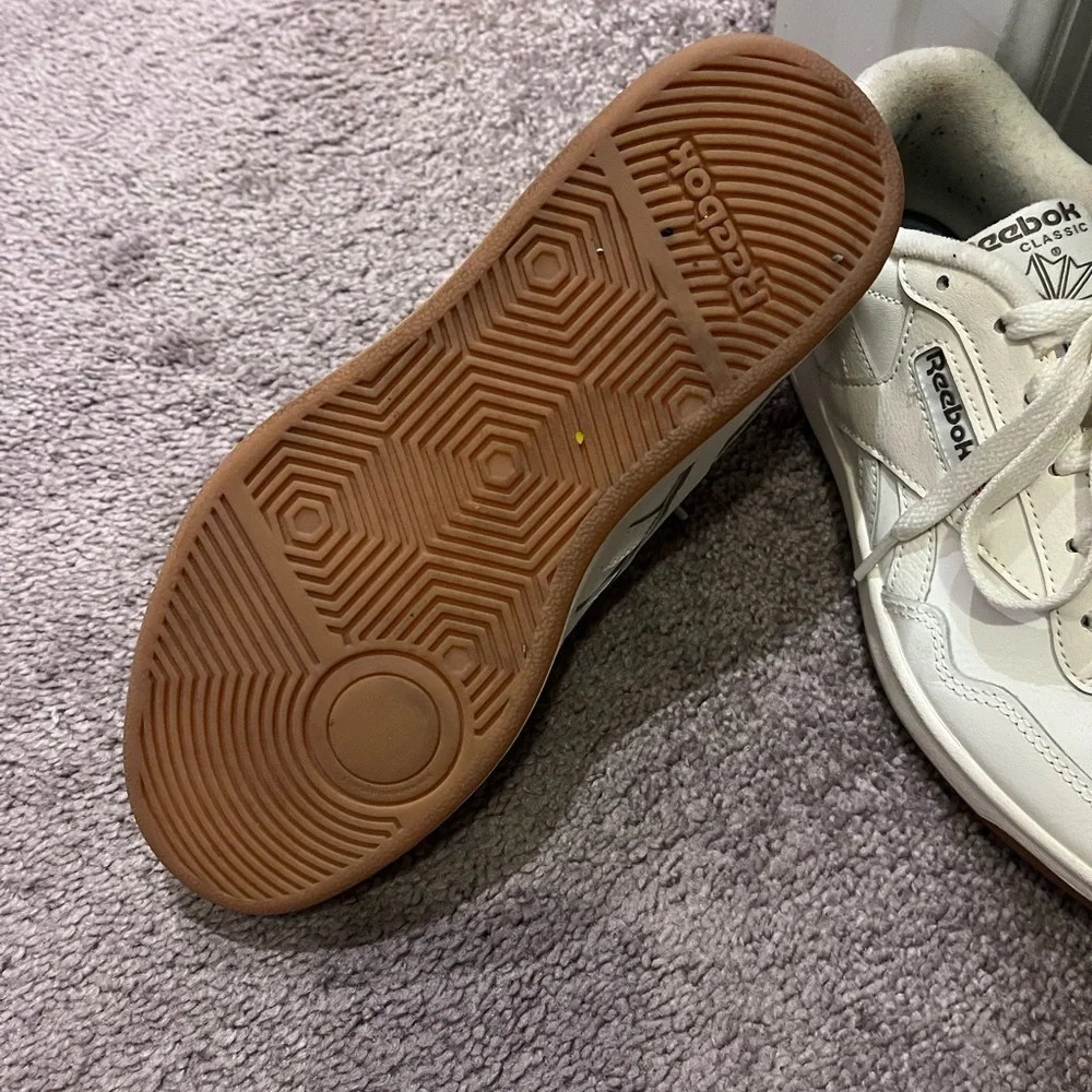 Womens Off White Reeboks - Picture 3 of 5